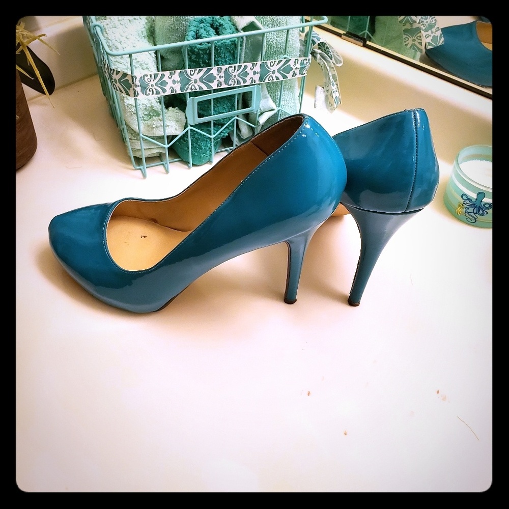 Turquoise blue heel